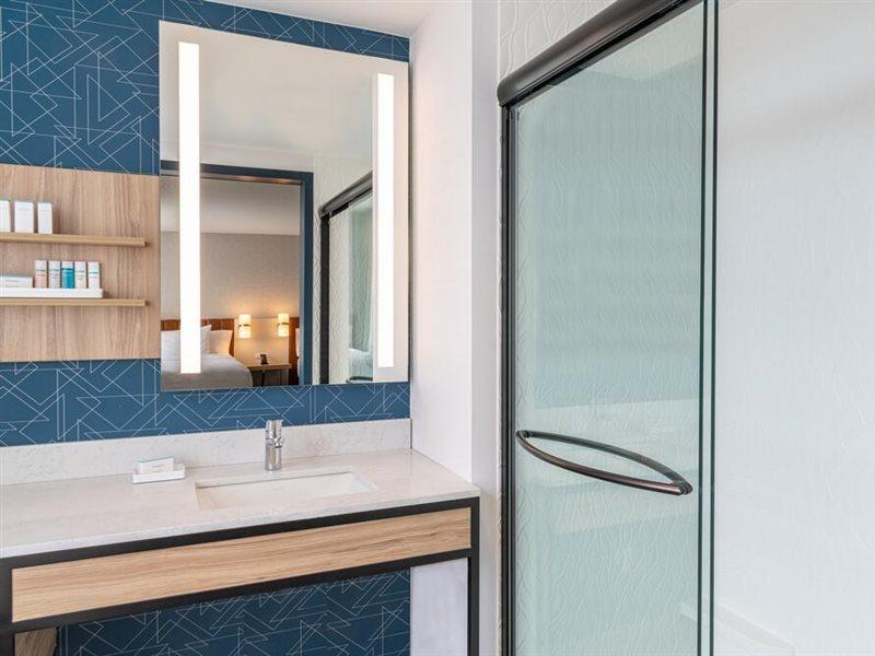Hilton Garden Inn Flint Downtown Экстерьер фото