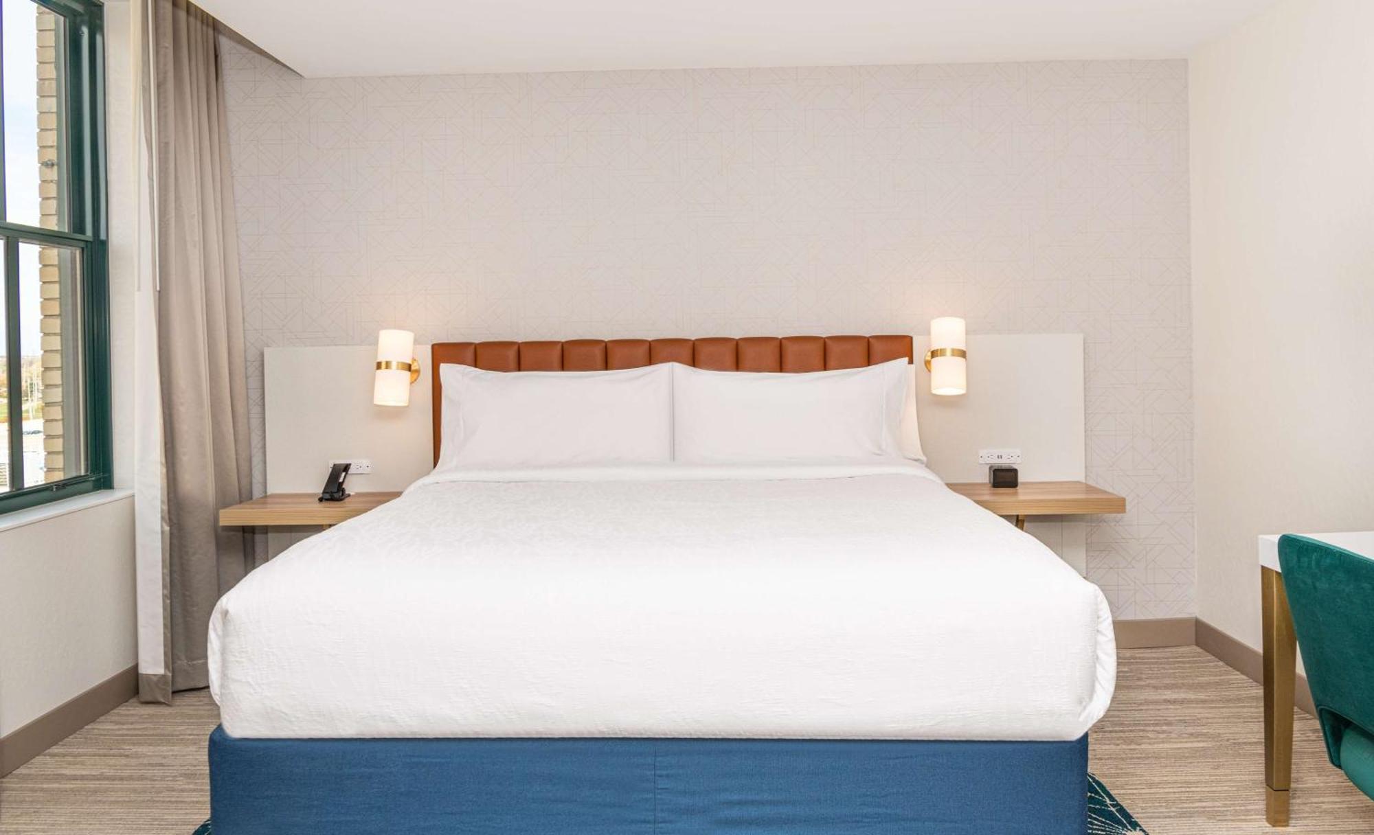 Hilton Garden Inn Flint Downtown Экстерьер фото