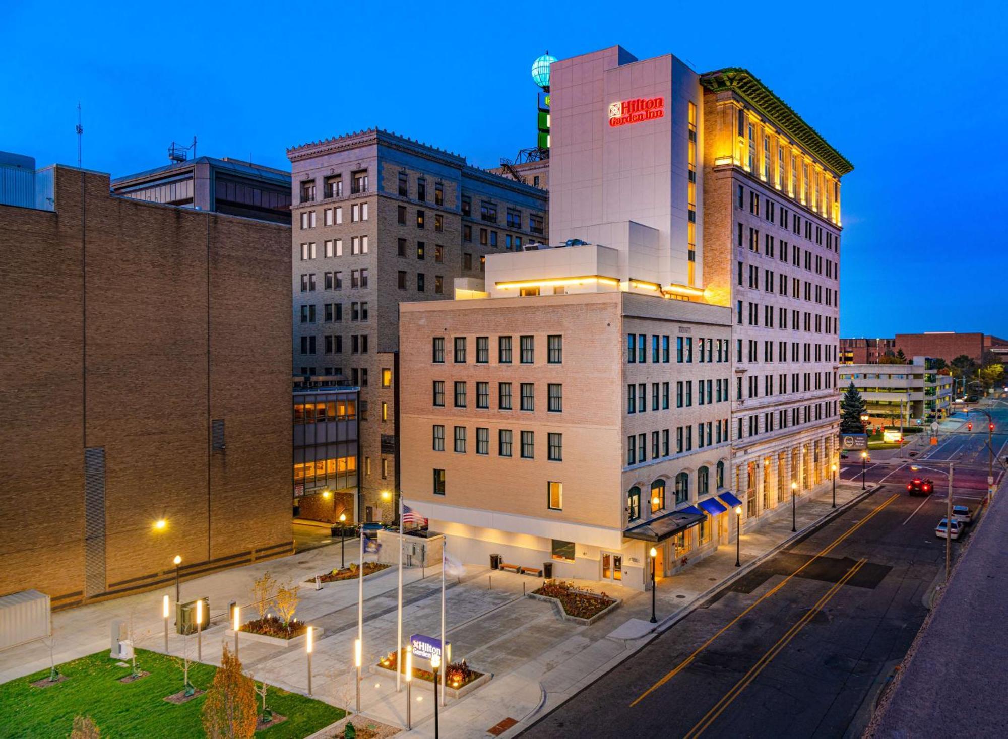 Hilton Garden Inn Flint Downtown Экстерьер фото