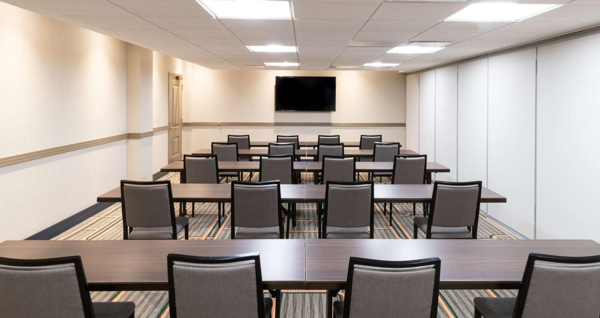Hilton Garden Inn Flint Downtown Экстерьер фото