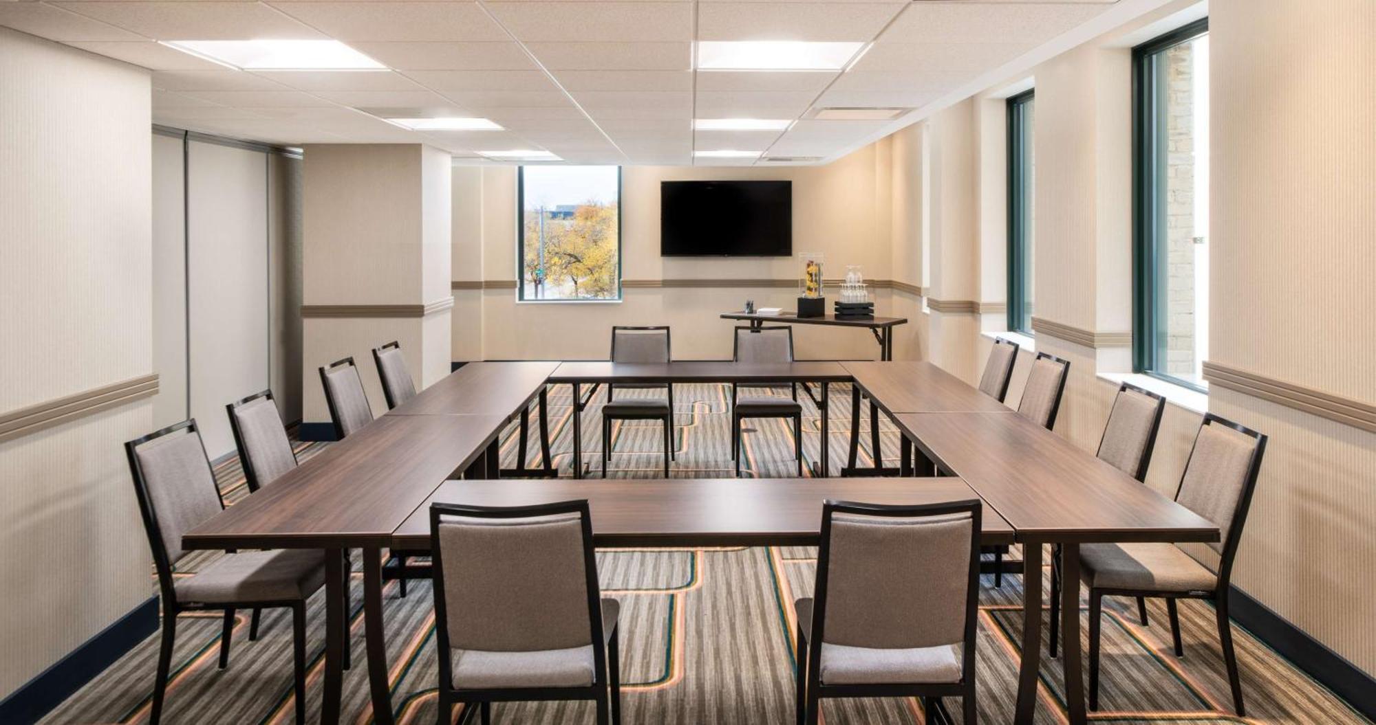 Hilton Garden Inn Flint Downtown Экстерьер фото
