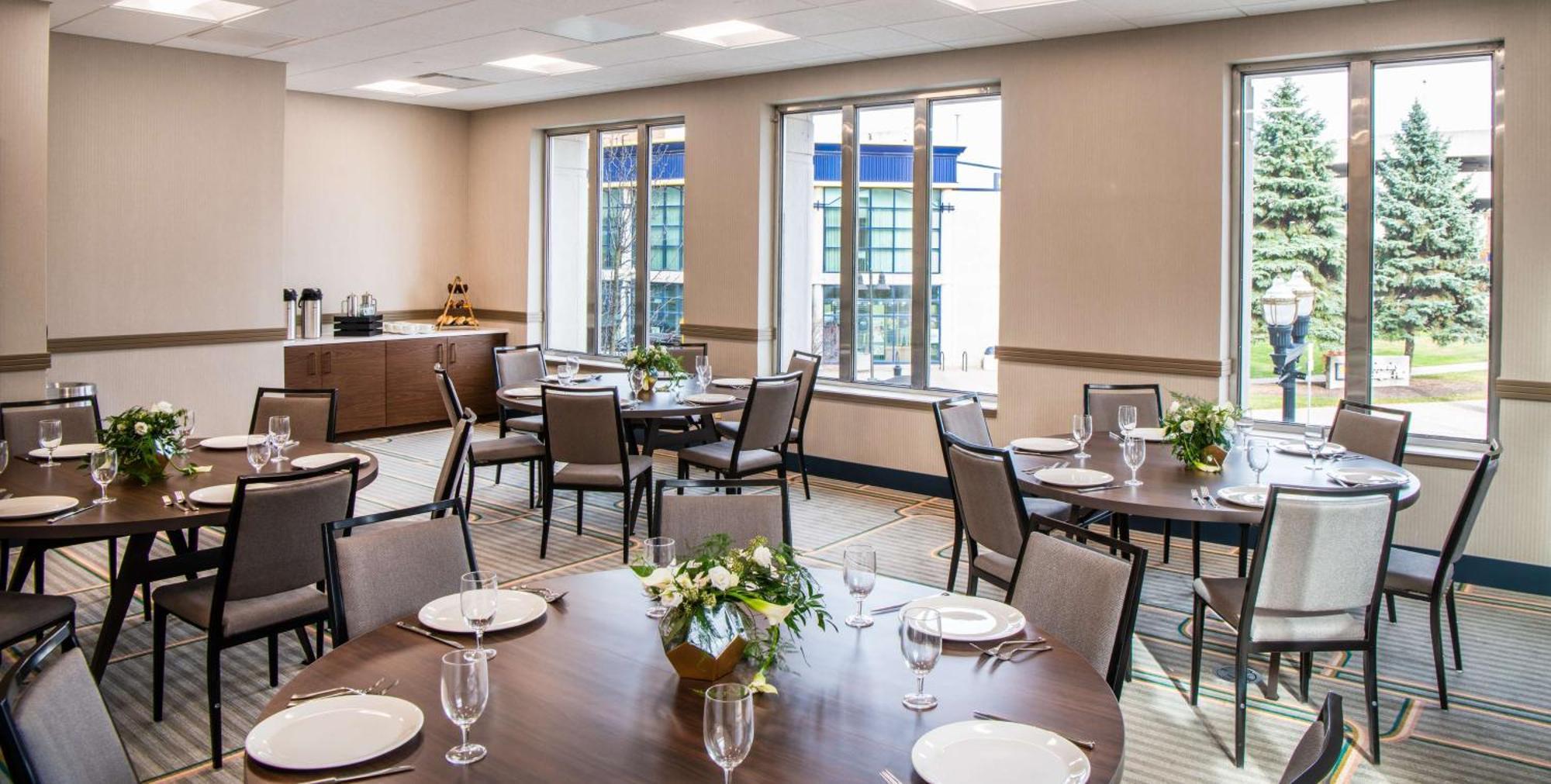 Hilton Garden Inn Flint Downtown Экстерьер фото