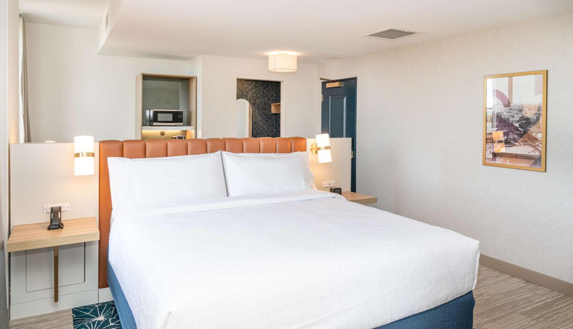 Hilton Garden Inn Flint Downtown Экстерьер фото