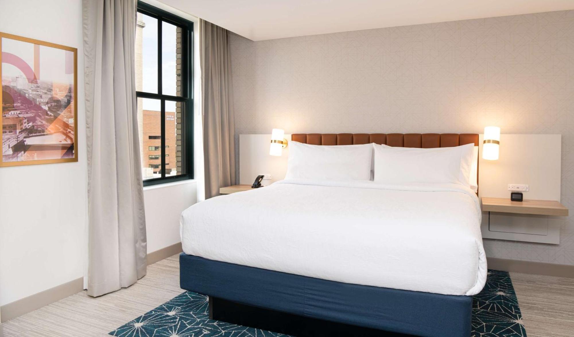 Hilton Garden Inn Flint Downtown Экстерьер фото