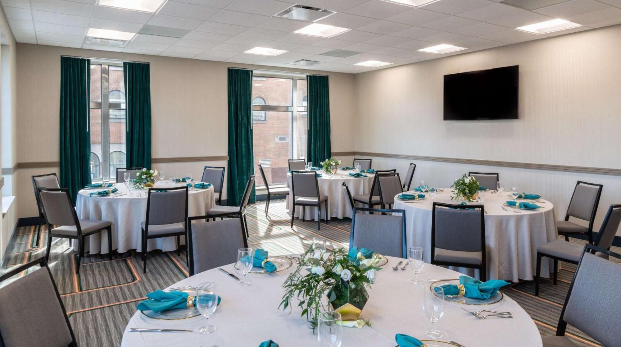 Hilton Garden Inn Flint Downtown Экстерьер фото