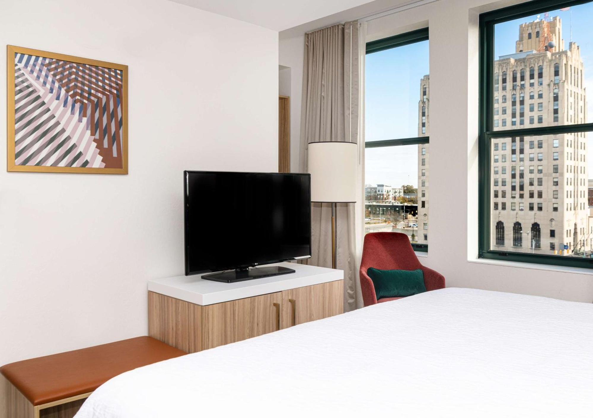 Hilton Garden Inn Flint Downtown Экстерьер фото
