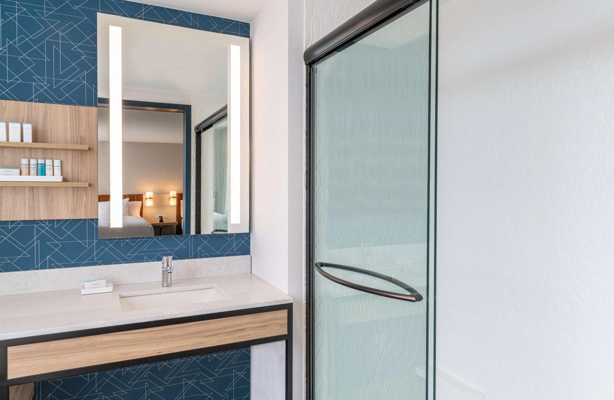 Hilton Garden Inn Flint Downtown Экстерьер фото