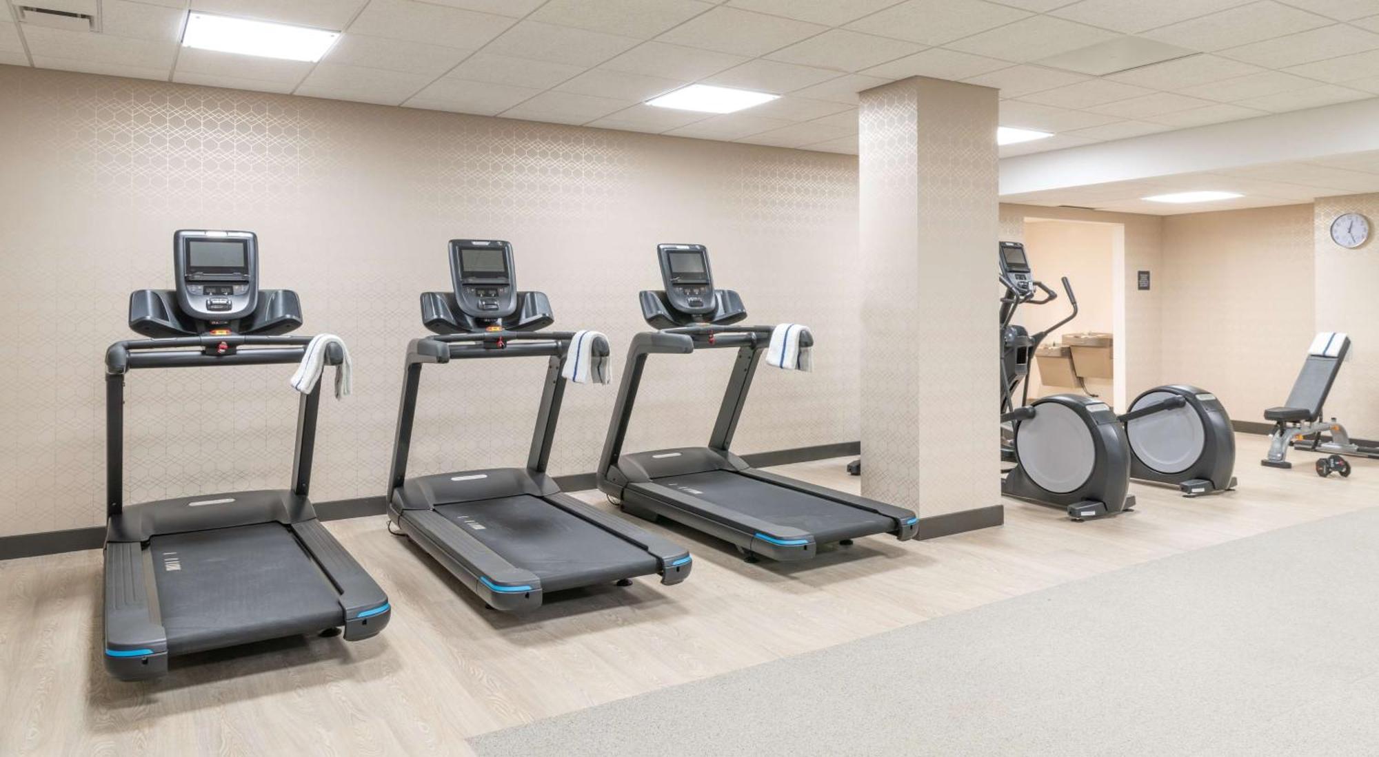 Hilton Garden Inn Flint Downtown Экстерьер фото