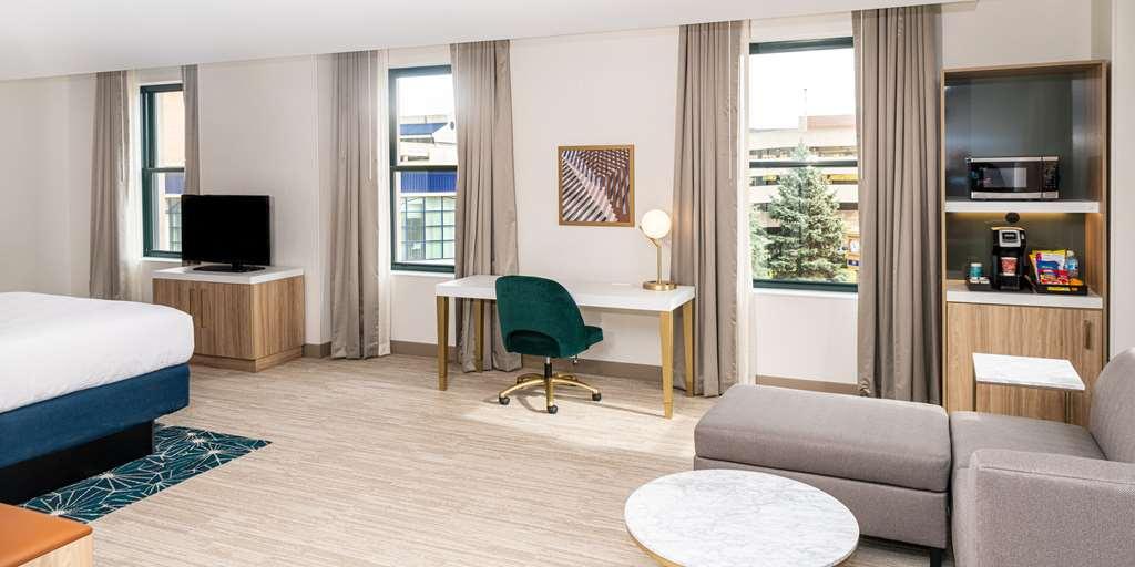 Hilton Garden Inn Flint Downtown Номер фото